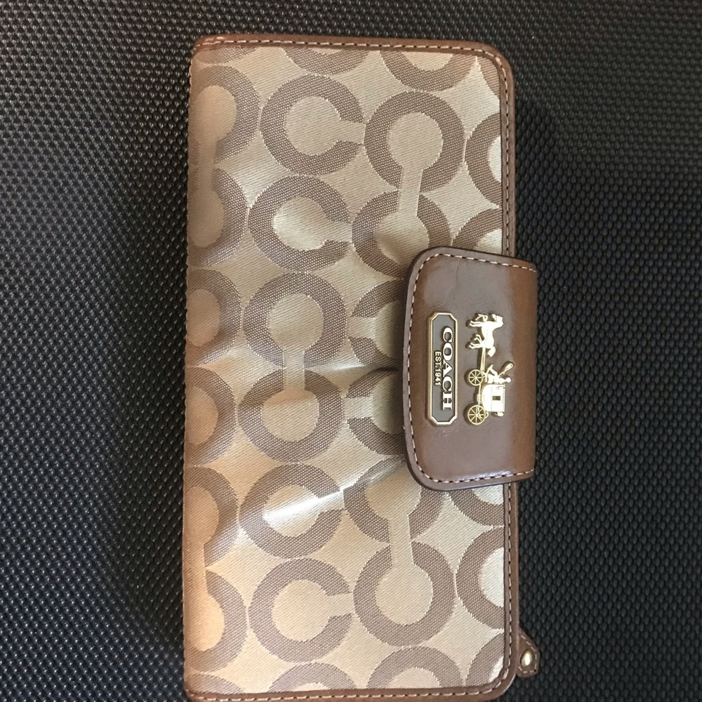 Coach New Organizer Wallet...NWT
